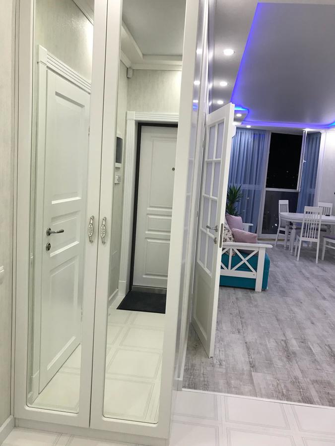 Luxe Apartment On Drahomanova Kiev Exterior foto